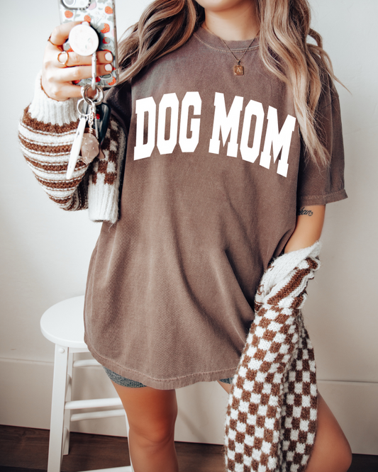 DOG MOM Varsity Vintage Style Comfort Color Tshirt